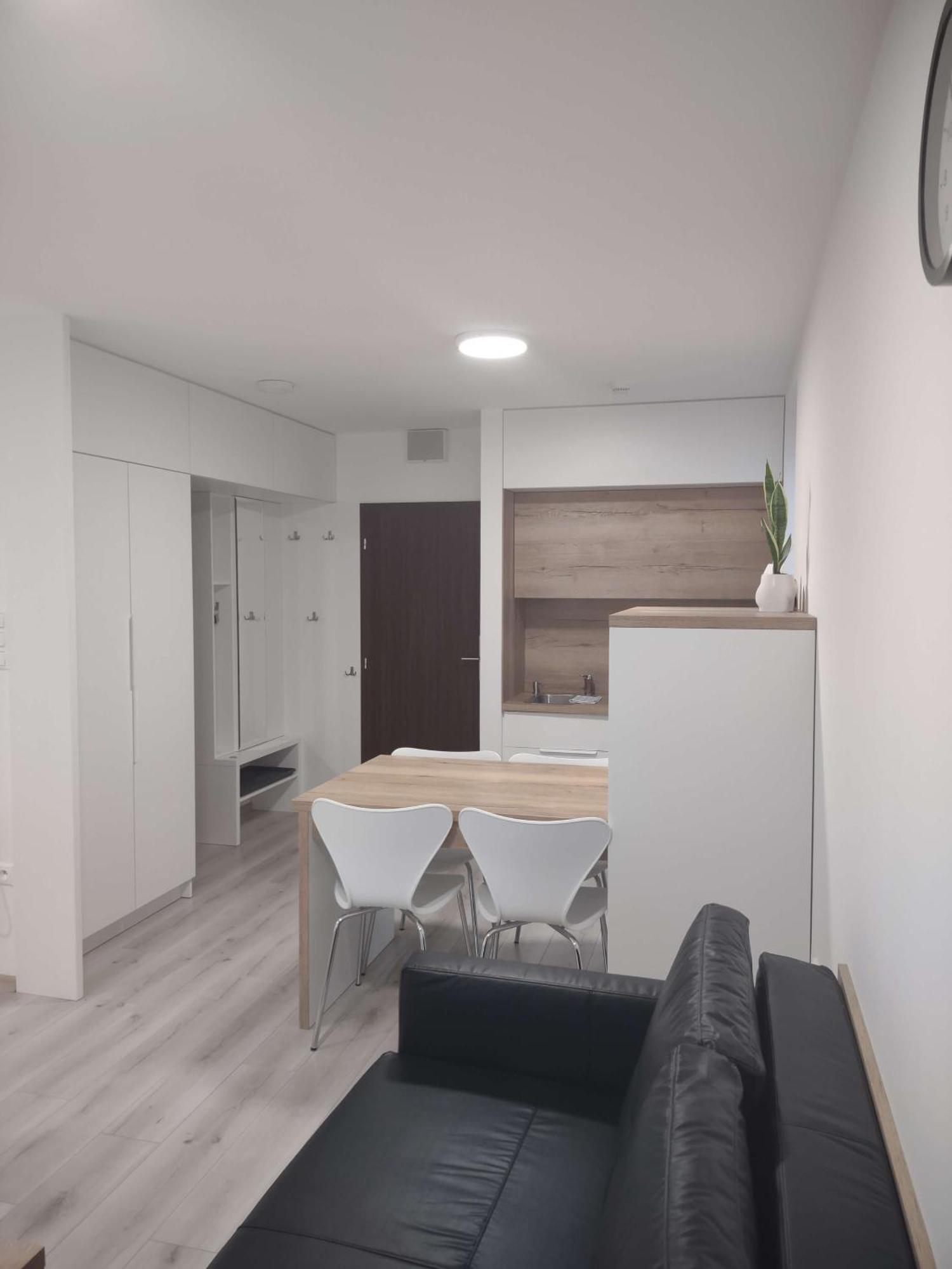 Apartman Kyjev โปดไฮสกา ภายนอก รูปภาพ